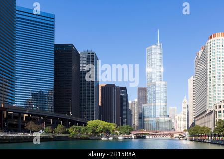 Chicago Riverwalk, skyscrapers, and historic architecture are some of the attractions along the main stem of the Chicago River Stock Photo