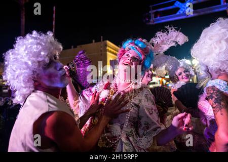 Orlando, USA. 15th Oct, 2021. Performers backstage during Immerse Festival by Creative City Project that turned downtown Orlando into a large scale interactive arts exhibition with performances, music, photo opportunities, entertainment, lighting installations and music. Orlando, Florida on October 15, 2021. Hundreds of artists participated in the three days annual event that celebrates creativity. (Photo by Ronen Tivony/Sipa USA) *** Please Use Credit from Credit Field *** Credit: Sipa USA/Alamy Live News Stock Photo