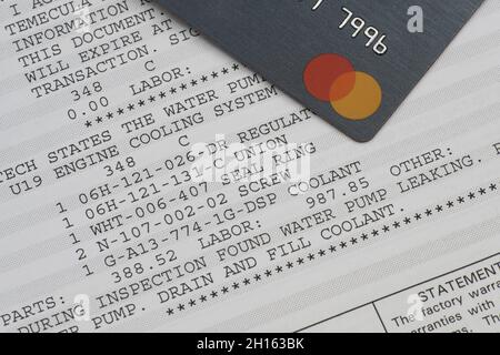 Lake Elsinore, CA, USA - October 15, 2021: Credit Card on auto repair bill. Stock Photo