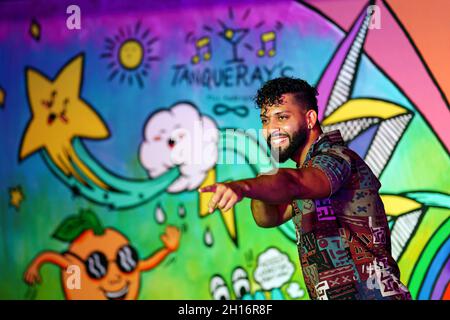 Orlando, Florida, USA. 12th Oct, 2021. Attendee poses for a picture during Immerse Festival by Creative City Project that turned downtown Orlando into a large scale interactive arts exhibition with performances, music, photo opportunities, entertainment, lighting installations and music. Hundreds of artists participated in the three days annual event that celebrates creativity. (Credit Image: © Ronen Tivony/SOPA Images via ZUMA Press Wire) Stock Photo