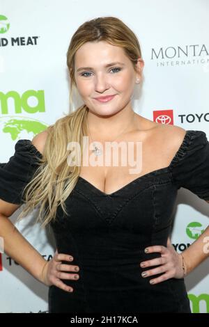 Abigail Breslin At The Environmental Media Association EMA Awards Abigail Breslin At The Environmental Media Association EMA Awards