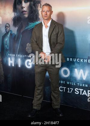 WEST HOLLYWOOD, LOS ANGELES, CALIFORNIA, USA - OCTOBER 16: Actor James Badge Dale arrives at the Los Angeles Special Screening Of STARZ's 'Hightown' Season 2 held at the Pacific Design Center on October 16, 2021 in West Hollywood, Los Angeles, California, United States. (Photo by Nox Yang/Image Press Agency) Stock Photo