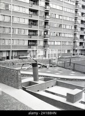 1960s, historical, a concrete and walled playground area outside a large council housing estate, Churchill Gardens in Pimlico, inner London, England, UK. Built between 1948 and 1962 to replace victorian terraces damaged in the Blitz of WW2, this was a huge estate of social housing, with 32 tower blocks providing 1,600 homes. Outside the flats, a walled enclosure with a concrete playground area and sandpit shaped as a boat. Stock Photo