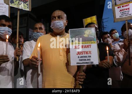 Kolkata, India. 17th Oct, 2021. Monks Of ISKON Hold Candlelight Vigil ...