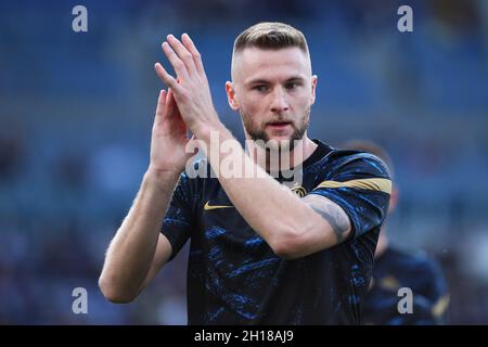 Milan Skriniar of Internazionale greets his supporters before the Italian championship Serie A football match between SS Lazio and FC Internazionale on October 16, 2021 at Stadio Olimpico in Rome, Italy - Photo Federico Proietti / DPPI Stock Photo