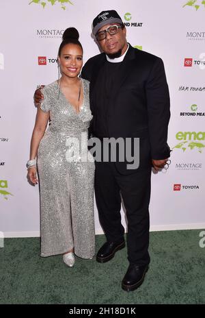 LOS ANGELES, CA - OCTOBER 16: Rev Yearwood (R) and Antonique Smith attend the Environmental Media Association (EMA) Awards Gala at GEARBOX LA on Octob Stock Photo