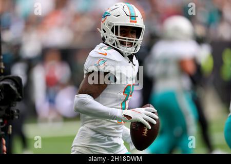 London, UK. 17th October 2021; Tottenham Hotspur stadium, London, England; NFL UK Series, Miami Dolphins versus Jacksonville Jaguars; Miami Dolphins Wide Receiver Jaylen Waddle (17) celebrates his touch down Credit: Action Plus Sports Images/Alamy Live News Stock Photo