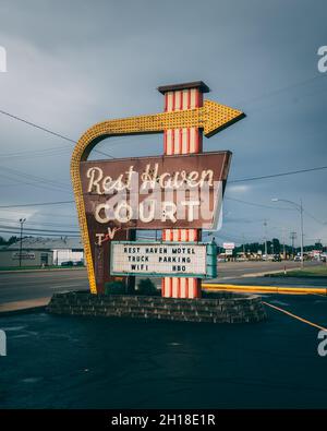 Rest Haven Court on Route 66, Springfield, Missouri Stock Photo - Alamy