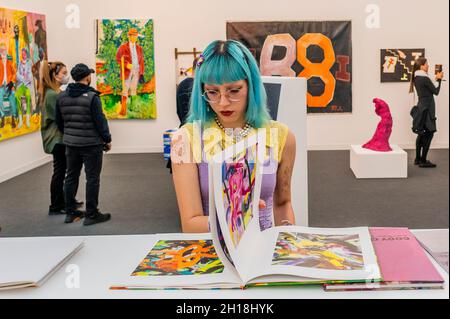 London, UK. 17th Oct, 2021. Works on Spurs Gallery - Frieze Art London 2021, Regents Park, London. The fair is open to the public 14-18 October. Credit: Guy Bell/Alamy Live News
