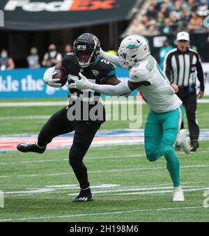 Jacksonville, USA. 18th Sep, 2022. September 18, 2022: Jacksonville Jaguars  running back JAMES ROBINSON (25) runs the ball in for a touchdown during  the Jacksonville Jaquars vs Indianapolis Colts NFL game at