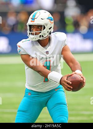 Miami Dolphins wide receiver Jaylen Waddle (17) warms up on the field  before an NFL football game against the Buffalo Bills, Sunday, Sept. 19,  2021, in Miami Gardens, Fla. (AP Photo/Doug Murray