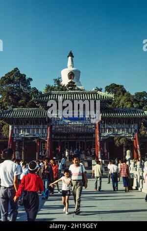 Chinese tourists and gate to Beihai Park and the White Dagoba on Jade Flower Island.  Beijing, China. Stock Photo