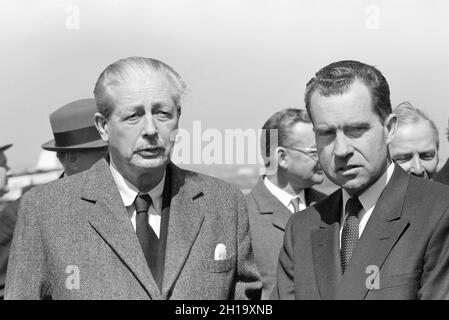 British Prime Minister Harold Macmillan with U.S. Vice President Richard Nixon, at the Military Air Transport Service (MATS) terminal at Municipal Airport, Arlington, Virginia, USA, Warren K. Leffler, US News & World Report Magazine Collection, March 1959 Stock Photo