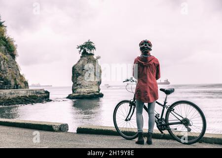 woman biking in squamish Stock Photo - Alamy