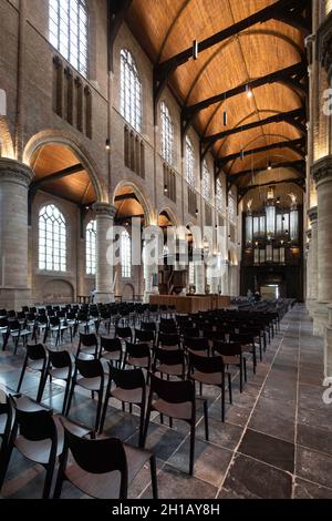 Wooden ceiling with pillar in the 'Nieuwe Kerk' (New Church) in the ancient old city center of Delft, the Netherlands Stock Photo