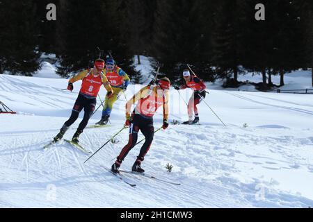 Bei der Verfolgung: Philipp Horn (SV Eintracht Frankenhain)  jagt Benedikt Doll (SZ Breitnau) in der Abfahrt bei der IBU Biathlon-Weltmeisterschaft An Stock Photo