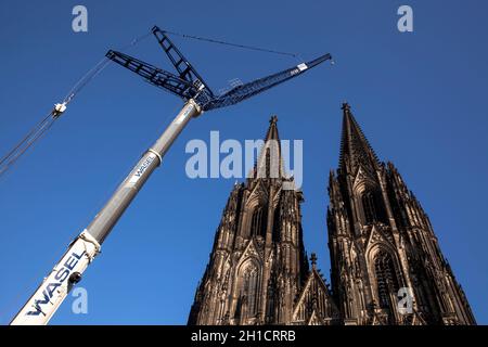 after the removing of a 30-meter-high scaffold, that hung for 10 years in 105 meters hight at the north tower of the cathedral, the 124 meter high cra Stock Photo