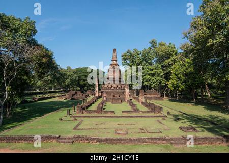 the Wat Phra Kaeo at the Historical Park in of the town of Kamphaeng Phet in the Kamphaeng Phet Province in North Thailand.   Thailand, Kamphaeng Phet Stock Photo