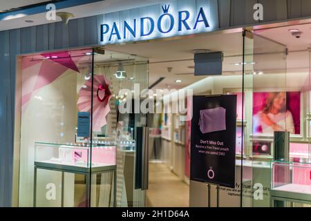 SINGAPORE - MAR 5, 2020: Front entrance to Pandora store in Singapore shopping mall Stock Photo