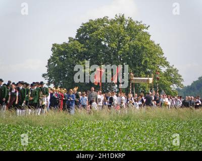 Fronleichnamsprozession in Rüstorf, Schwanenstadt (Bezirk Vöcklabruck, Oberösterreich, Österreich) - Corpus Christi procession in Rüstorf, Schwanensta Stock Photo