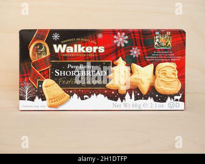 Regeneratief honderd vloeiend ABERDEEN, UK - CIRCA MARCH 2020: Walkers packet of pure butter shortbread  biscuits Stock Photo - Alamy