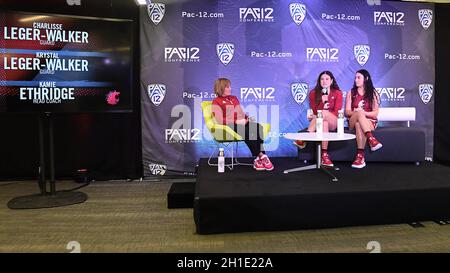 Washington State head coach Kamie Ethridge (left), Charlisse Leger-Walker (middle) and Krystal Leger-Walker chats with the press during Pac-12 women's Stock Photo