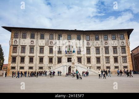 PISA, ITALY - APRIL, 2018: Tourists and locals at the Palazzo della Carovana built in 1564 located at Knights Square in Pisa Stock Photo