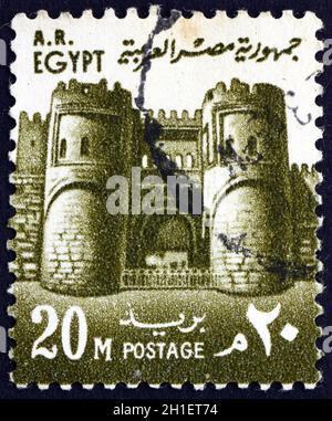 Egypt - Circa 1967: Stamp Printed By Egypt, Shows Oil Towers, Map 