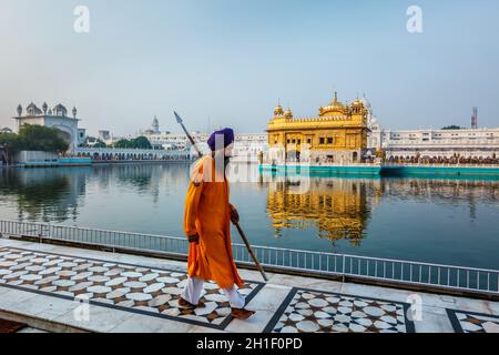 AMRITSAR, INDIA - AUGUST 26, 2011: Sikh guard in Golden Temple Sri Harmandir Sahib Gurdwara in Amritsar, Punjab, India. Golden Temple is the holiest G Stock Photo