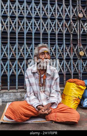 TIRUCHIRAPALLI, INDIA - FEBRUARY 14, 2013: Unidentified old Indian man in the street Stock Photo