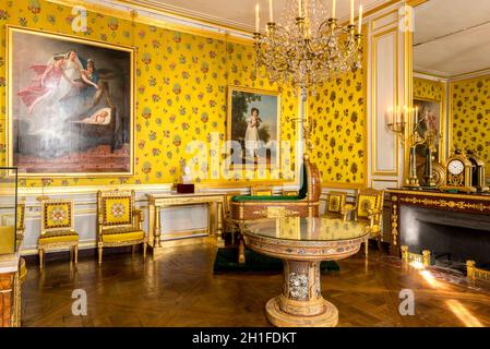 FRANCE. SEINE-ET-MARNE (77). FONTAINEBLEAU. THE CASTLE. THE NAPOLEON I MUSEUM. ROOM ' IMPERIAL PALACE FOR THE KING OF ROME' AND THE CRADLE OF THE KING Stock Photo