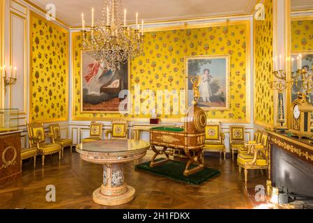 FRANCE. SEINE-ET-MARNE (77). FONTAINEBLEAU. THE CASTLE. THE NAPOLEON I MUSEUM. ROOM ' IMPERIAL PALACE FOR THE KING OF ROME' AND THE CRADLE OF THE KING Stock Photo