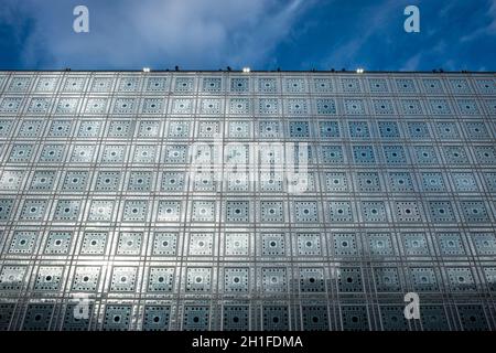 FRANCE. PARIS (5TH DISTRICT). INSTITUT DU MONDE ARABE (IMA). ARCHITECTURE-STUDIO; JEAN NOUVEL Stock Photo