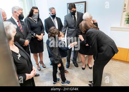 Washington, United States of America. 14 August, 2021. U.S Vice President Kamala Harris and her husband, Second Gentleman Douglas Emhoff, pay their respects to the family of recently deceased AFL-CIO President Richard Trumka at AFL-CIO headquarters August 14, 2021 in Topeka, Kansas.  Credit: Lawrence Jackson/White House Photo/Alamy Live News Stock Photo