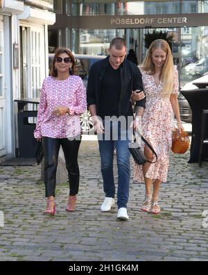 Claudia Obert, Jenny Elvers with son Paul Jolig, during the  Golden Things meets Pink Carpet' pre-closing Finissage at Studio 28   Hamburg Stock Photo