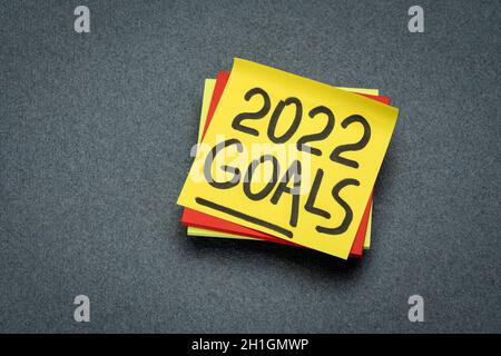 2022 goals reminder  - handwriting on a sticky note, New Year resolutions and goal setting concept Stock Photo
