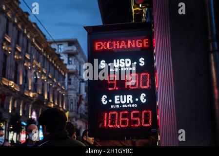 Istanbul, Turkey.  October 18th 2021 Illuminated sign showing the Turkish Lira currency exchange rate with the Dollar and Euro near Taksim Square, Ist Stock Photo