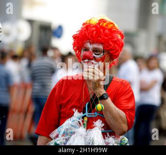 salvador, bahia / brazil - july 2, 2015: clown walks down the street of the Lapinha neighborhood during the Bahia independence parade in the city of S Stock Photo