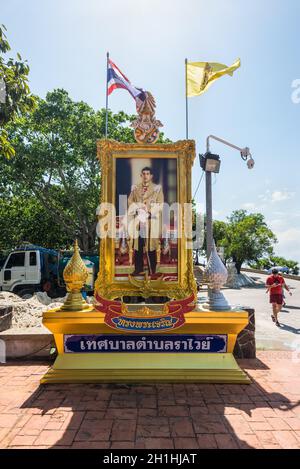 Phuket, Thailand - November 29, 2019: Photo of His Majesty King Maha Vajiralongkorn Bodindradebayavarangkun (King Rama X) with thai flag near Phromthe Stock Photo