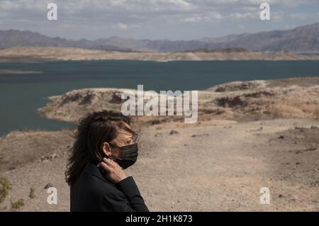 Boulder City, United States. 18th Oct, 2021. U.S. Vice President Kamala Harris visits a sunset view scenic overlook while touring Lake Mead in Boulder City, Nevada, U.S. on Monday, Oct. 18, 2021. Harris is making the case for investment in climate resilience through passing the Build Back Better Agenda and the Bipartisan Infrastructure Deal while emphasizing that water shortages have a ripple effect on farmers, food supply, and the economy. Photo by Bridget Bennett/UPI Credit: UPI/Alamy Live News Stock Photo