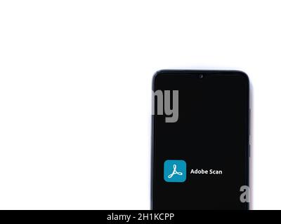 Lod, Israel - July 8, 2020: Scan & Go app play store page on the display of  a black mobile smartphone on wooden background. Top view flat lay with cop  Stock Photo - Alamy