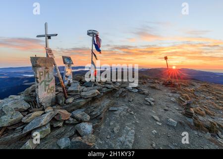 sunrise in Parang Mountains, Romania. Parangul Mare Peak 2519m Stock Photo