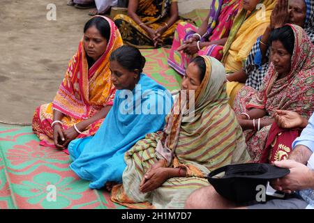 Women at an outdoor Mass in Mitrapur village, West Bengal, India Stock Photo