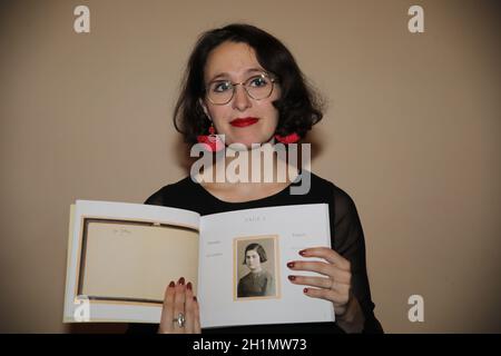 Lauren Leiderman bei der Buchbesprechung 'Das Poesiealbum von Eva Goldberg' - mit Einträgen von Anne Frank und Präsentation des am 5.11.2021 zu verleg Stock Photo