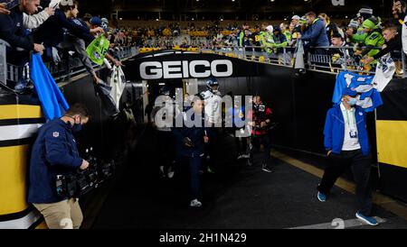 Pittsburgh, PA, USA. 17th Oct, 2021. Bryan Mone #90 during the Pittsburgh  Steelers vs Seattle Seahawks game at Heinz Field in Pittsburgh, PA. Jason  Pohuski/CSM/Alamy Live News Stock Photo - Alamy