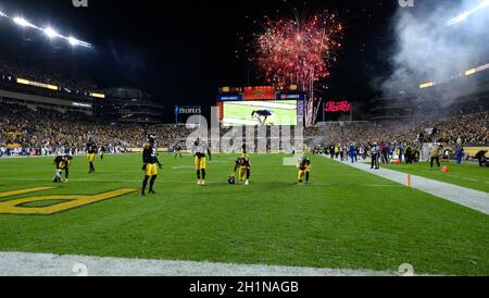 Pittsburgh, PA, USA. 17th Oct, 2021. DK Metcalf #14 during the Pittsburgh  Steelers vs Seattle Seahawks game at Heinz Field in Pittsburgh, PA. Jason  Pohuski/CSM/Alamy Live News Stock Photo - Alamy