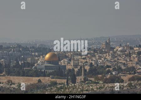 View of the old city of Jerusalem in Israel. The Dome of the Rock (Qubbet el-Sakhra) is one of the greatest of Islamic monuments, it was built by Abd Stock Photo