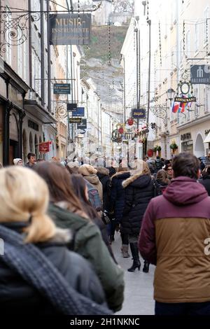 A lot of people visit the popular street of Salzburg, the Getreidegasse before Christmas. Salzburg, Austria Stock Photo