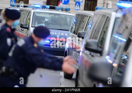 Polizei-Einsatz und Polizei Kontrolle in Wien - Lockdown Shutdown
