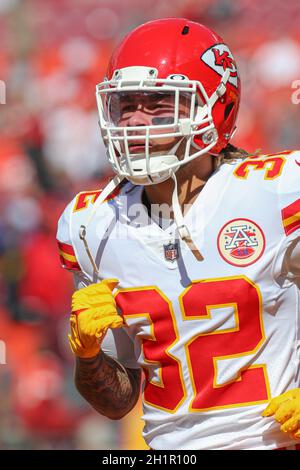 Kansas City Chiefs safety Tyrann Mathieu (32) along with linebacker Nick  Bolton, left, and cornerback Charvarius Ward surround Dallas Cowboys tight  end Dalton Schultz during the first half of an NFL football